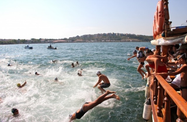 Награждават участниците в юбилейния маратон Варна-Одеса  