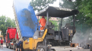 Ударно асфалтиране в Община Мездра