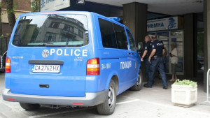 Откриха автомат пред централата на СДС