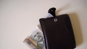 Казанлъчанин задигна 12 лева издирват го