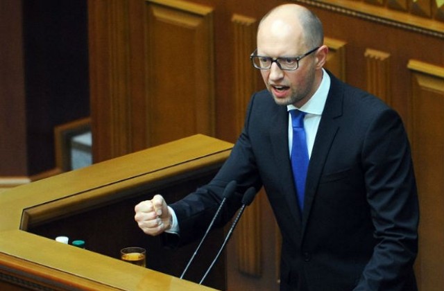 Украинският премиер Яценюк подаде оставка; управляващата коалиция се разпадна