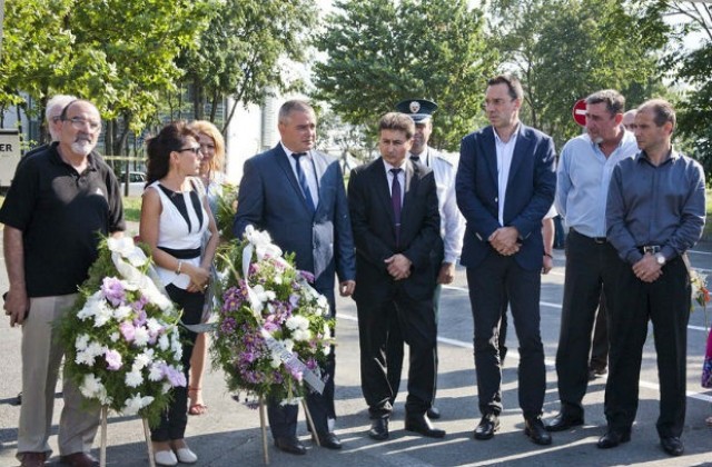 На Летище Бургас почетоха жертвите на атентата от 2012 г.