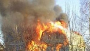 Мъж скочи от третия етаж заради пожар и загина
