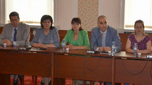 Борисов и Цветанов с дарове от Белица
