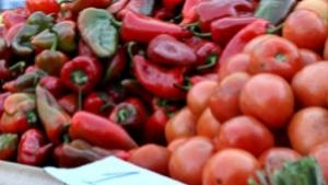 Пада цената на доматите и чушките краставиците поскъпват