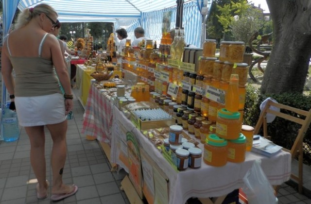 Започна фестивалът на меда в Поморие