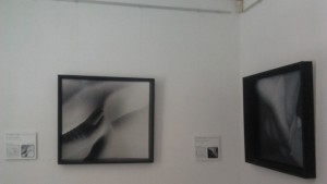 Изложба представя светещи и огледални обекти