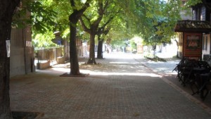 На ул 8ми ноември паветата от центъра изглеждат различно