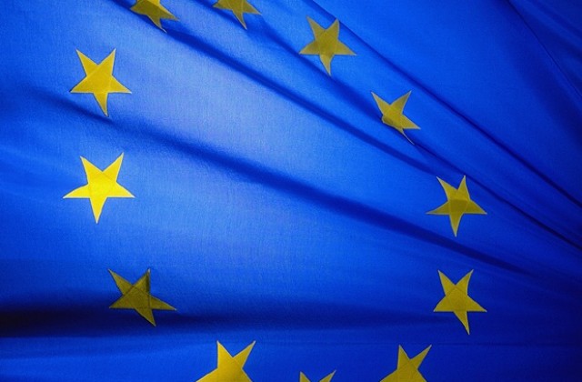 Евробарометър: Повечето българи, италианци и гърци не се чувстват граждани на ЕС