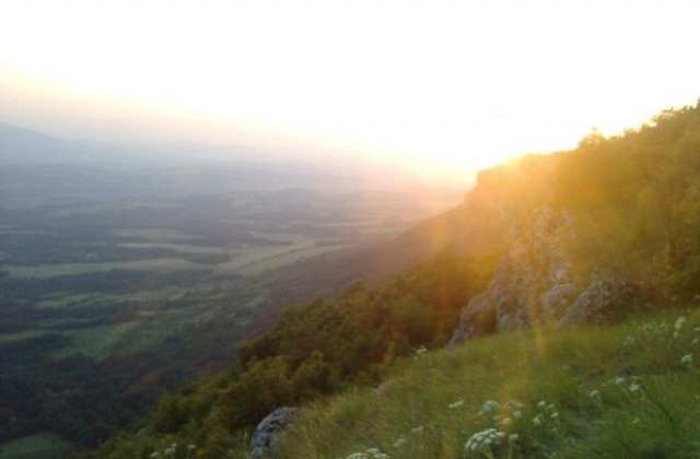 Между 10 и 35 градуса ще бъдат температурите през август