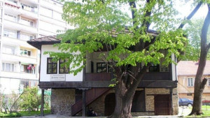 Габрово нарисувано върху коприна