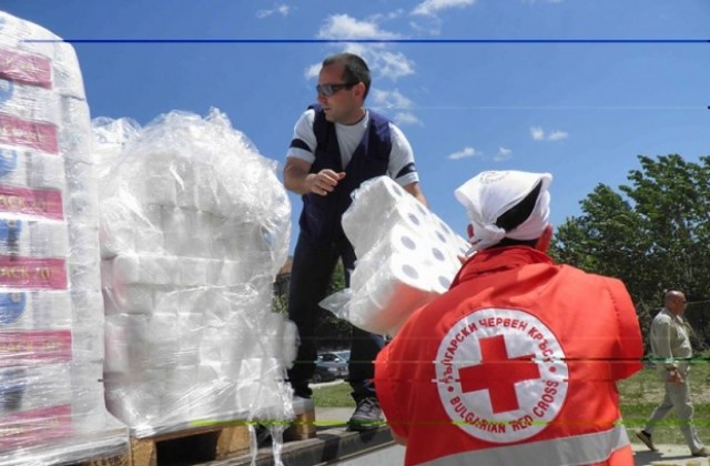 БЧК започна раздаването на финансова помощ за пострадалите от наводненията