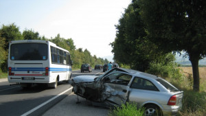 Катастрофа с три автомобила и двама пострадали на Е79