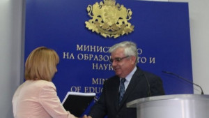 Кметът на Плевен подписа договор за спечелен проект по програма