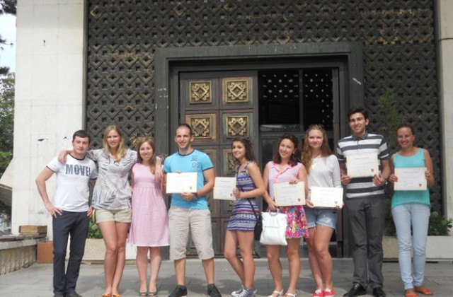 Завърши първото ниво от летен езиков семестър във ВУМК – Добрич