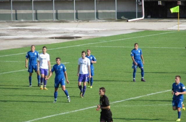 Виолетовите паднаха в Русе, Ивайло Тодоров си тръгна