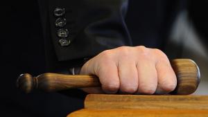 КС отмени таксата върху приходите на вятърни и слънчеви централи