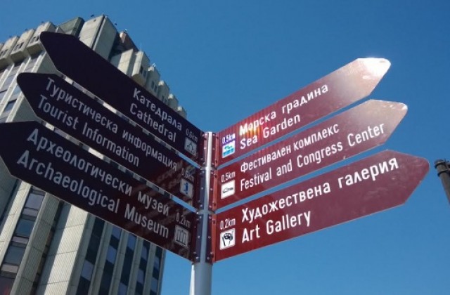 Нови табели ще упътват туристите във Варна