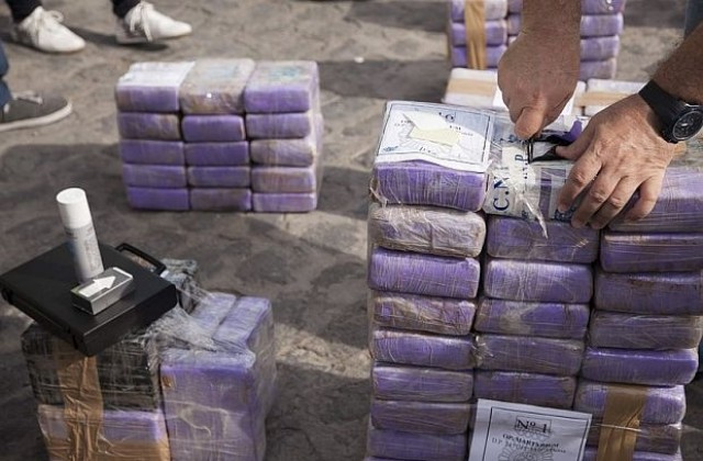 Кокаин за милиони изчезна от полицейско управление в Париж