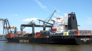 Изтича газ от цистерна на кораб в района на Белослав