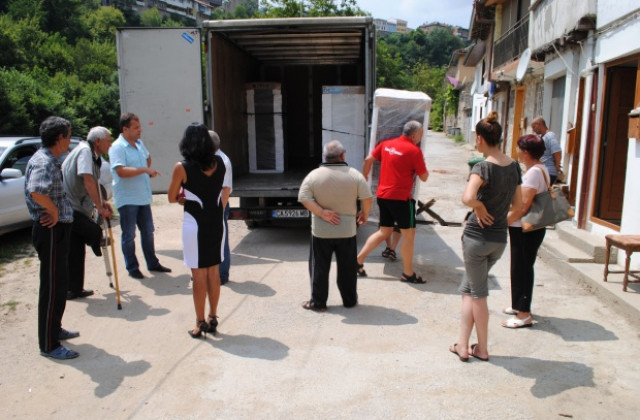 Дариха уреди на домакинства от В. Търново, пострадали при наводнението