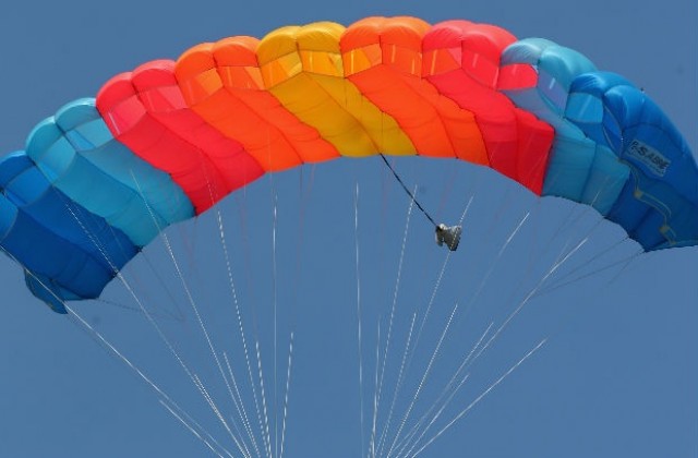 90-годишна американка скочи с парашут