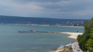 Офицерският плаж пак е затворен фекалии замърсяват водата