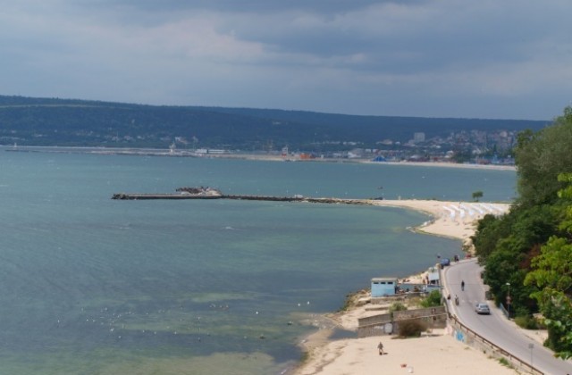 Офицерският плаж пак е затворен, фекалии замърсяват водата