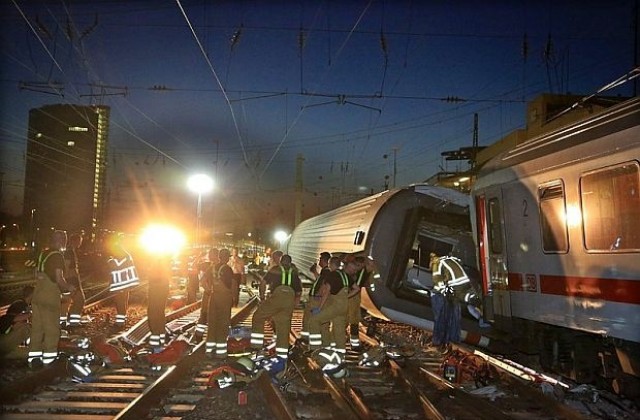 Два влака се сблъскаха в Германия, 45 души са ранени