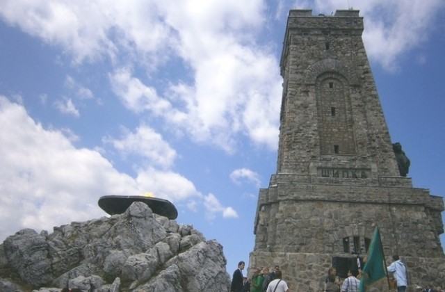 Зарята на връх Шипка ще се вижда от цялата страна