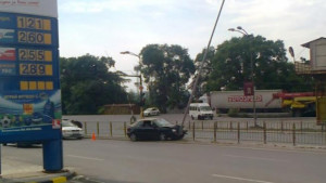 Голф нацели електрически стълб