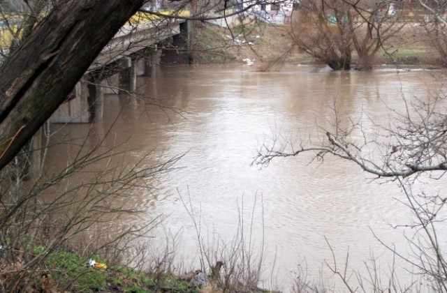 С повече от метър се е повишило нивото на река Осъм в Ловеч
