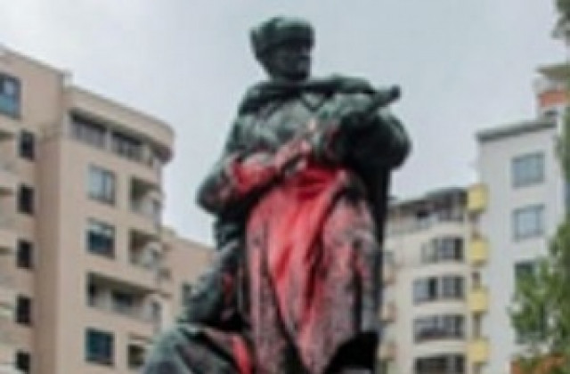 Вандали оцветиха паметник-костница в София