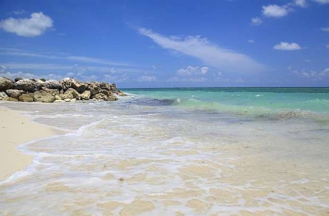 Пясък от Сахара е изградил Бахамските острови