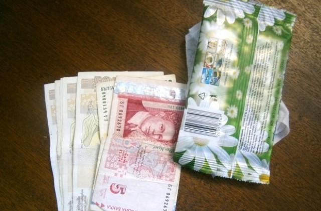 Ловък измамник подменил валута с носни кърпички, пласирал ги за 1240 лв.