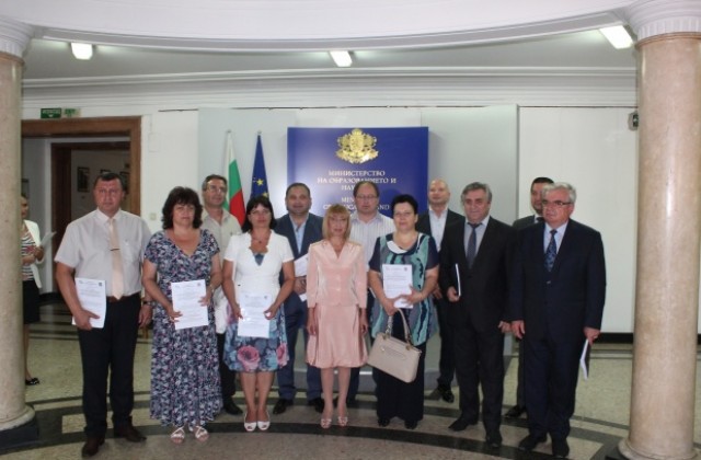 Община Павликени подписа договор по програма Деца в риск