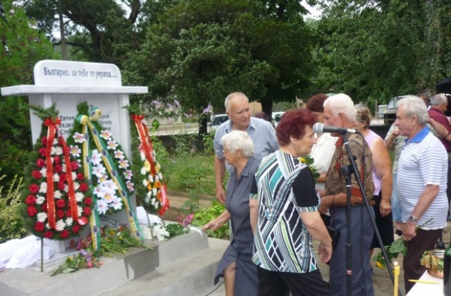Паметник на загиналите във войните откриха в Росица