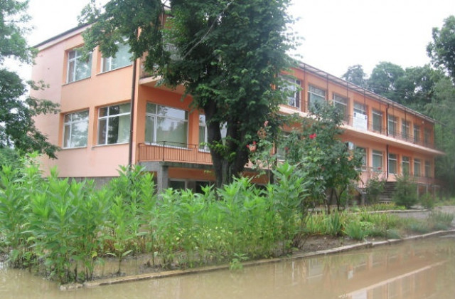 Продължава преодоляване на последствията от наводненията в област Враца