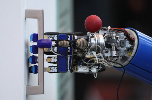 Робот стопаджия ще прекоси Канада това лято