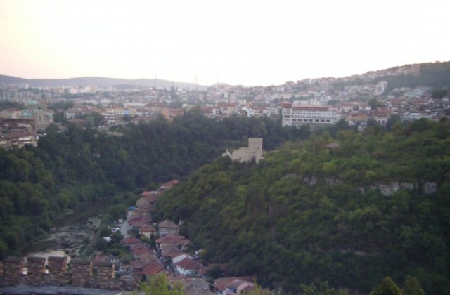 Слънчево до обяд, възможни са валежи и гръмотевични бури
