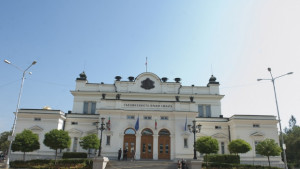 Край на загражденията пред Народното събрание ВИДЕО