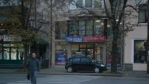 Блъснаха двама пешеходци