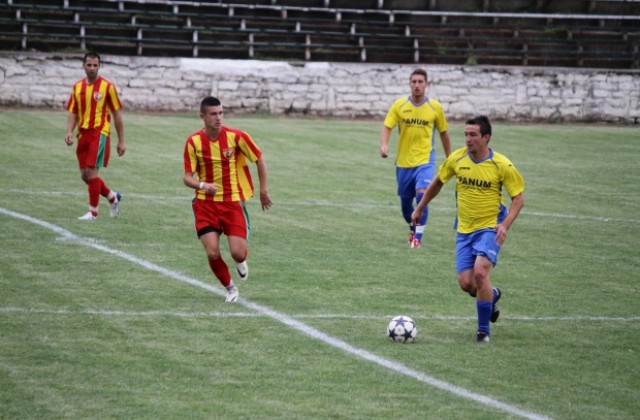 Павликенци посрещнаха румънци, пропуснаха да бият