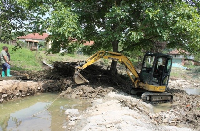 Продължава възстановяването на пострадалите от наводнението габровски села