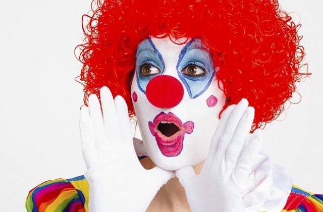 Защо носът на клоуна е червен?