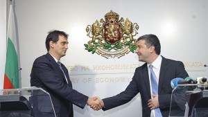 Стойнев към служебния министър на икономиката Внимавайте с външните консултанти