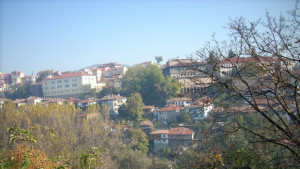 Обезопасяват парка в кв Картала с предпазни парапети