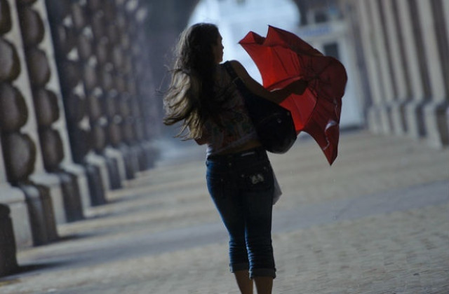 Заоблачаване, очакват се валежи