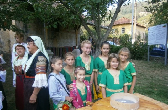 Празникът Панагия - Въздигане на хляба в Кюстендил