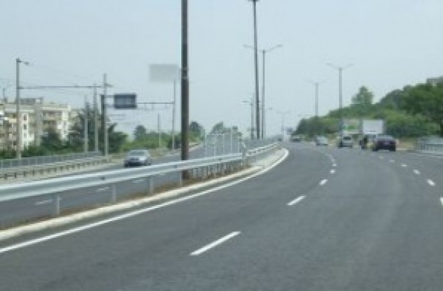 Камион скъса тролейбусна мрежа на бул. “България”